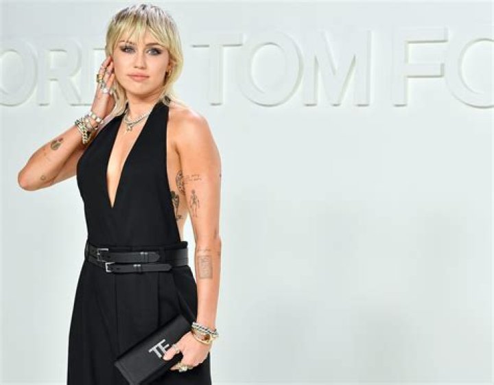 Reveals On Miley Cyrus’ Instagram Live Show – Hollywood Life