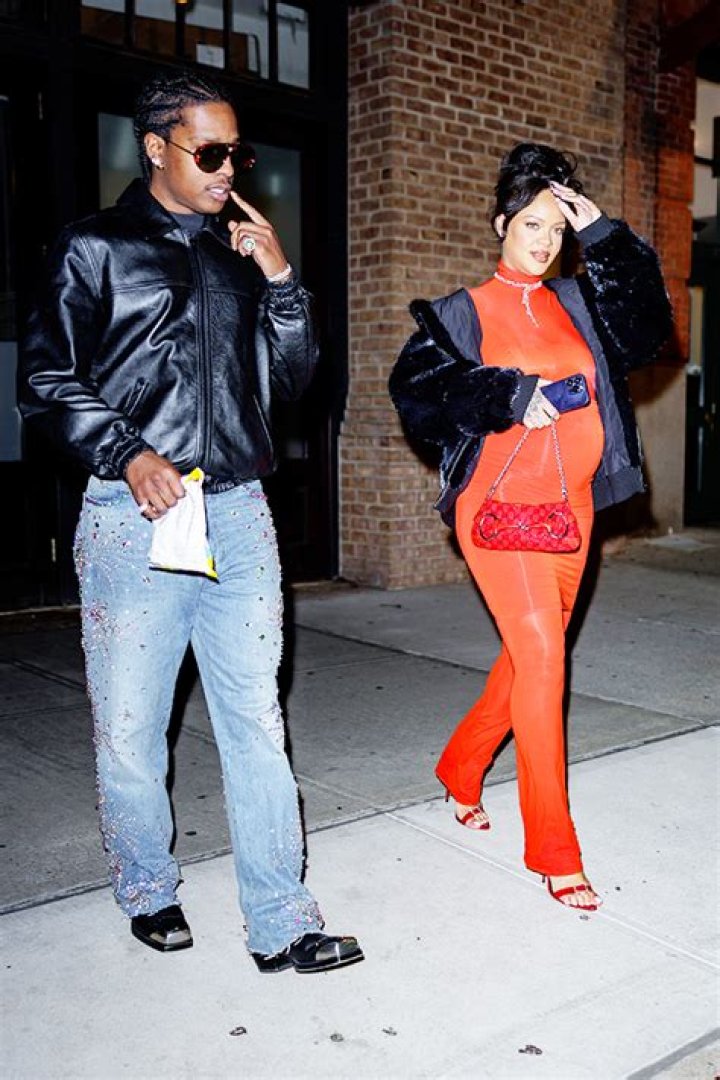 Rihanna Goes Makeup Free, ASAP Rocky Carries Their Son In NJ: Photos – Hollywood Life