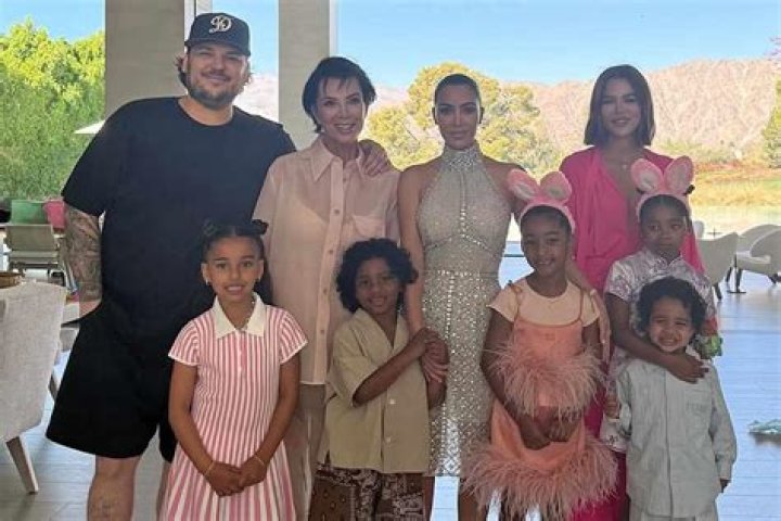 Rob Kardashian’s Sisters ‘Encouraging’ Him To Keep Flirting With Natti Natasha