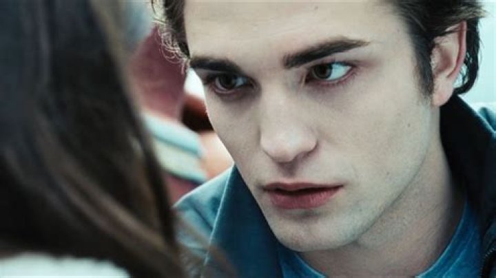 Robert Pattinson's Lonely Paris Hotel Room Revealed! Exclusive Details