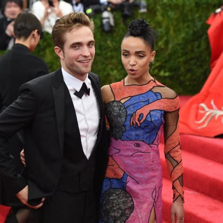 Robert Pattinson Reacts To FKA Twigs’ Shia LaBeouf Romance – Jealous? – Hollywood Life