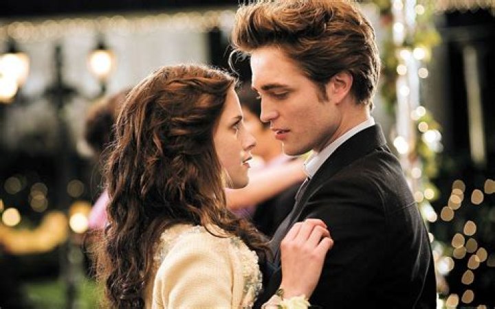 Robert Pattinson Says Edward & Bella WILL Divorce – Oh No – Hollywood Life