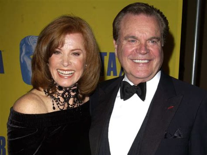 Robert Wagner & Stefanie Powers Have a ‘Hart to Hart’ Reunion in Honor of His 94th Birthday