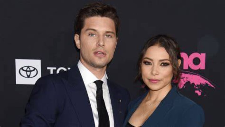Ronen Rubinstein & GF Jessica Parker Kennedy Were Secretly Married – Hollywood Life