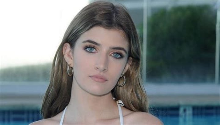 Sami Sheen’s Bikini & Santa Hat In The Snow: Photos – Hollywood Life