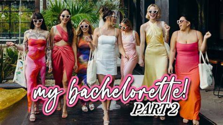 Sarah Hyland Has The ‘Bachelorette Trip Of My Dreams’ During Wild Trip To Mexico: Photo
