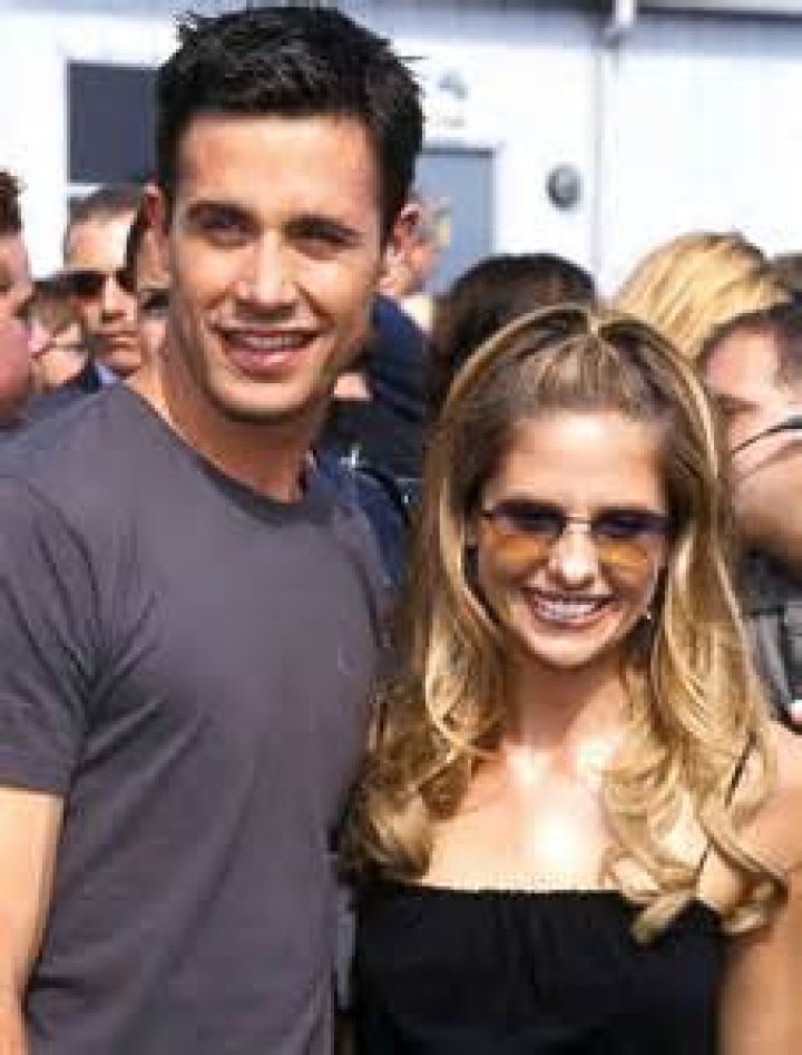 Sarah Michelle Gellar & Freddie Prinze Jr. On Sushi Date: Photo – Hollywood Life