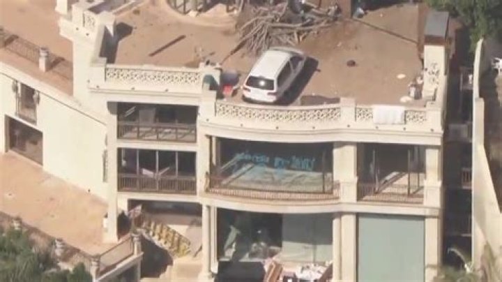 Scott Finds A Squatter — Video – Hollywood Life