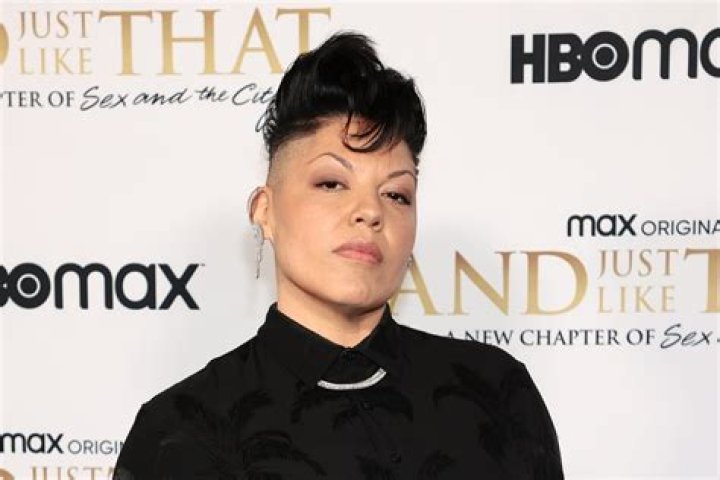 See Cryptic Post – Hollywood Life