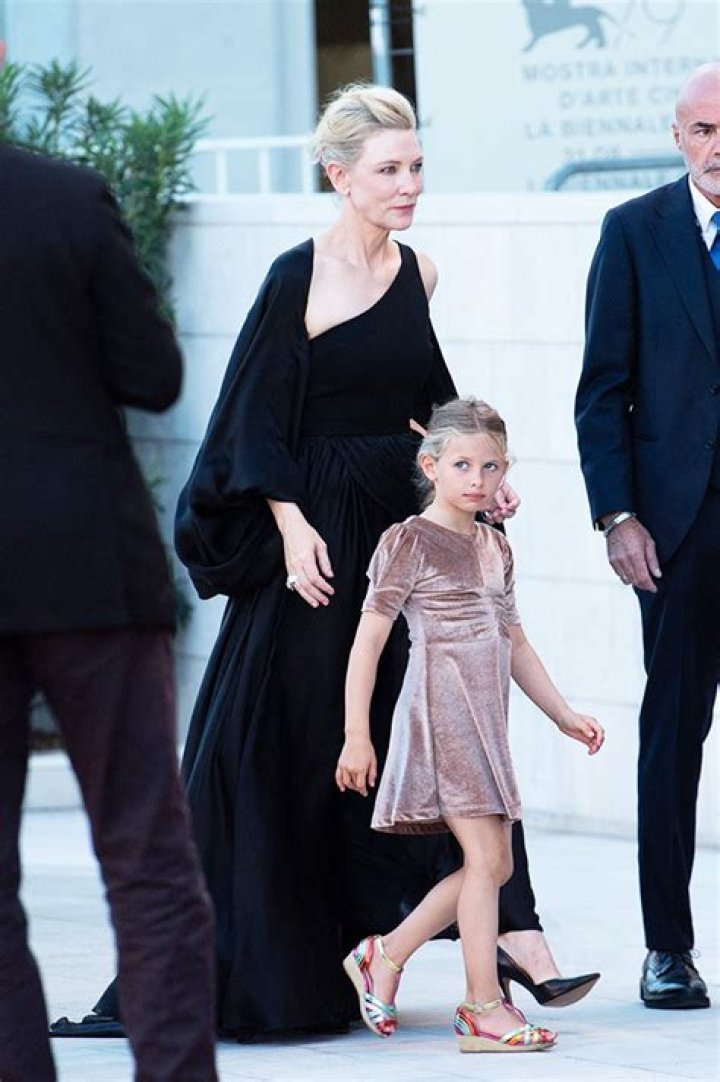 See His Cute Daughter – Hollywood Life