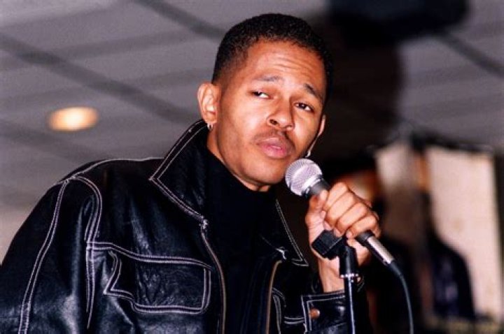See Photos Of R&B Singer – Hollywood Life