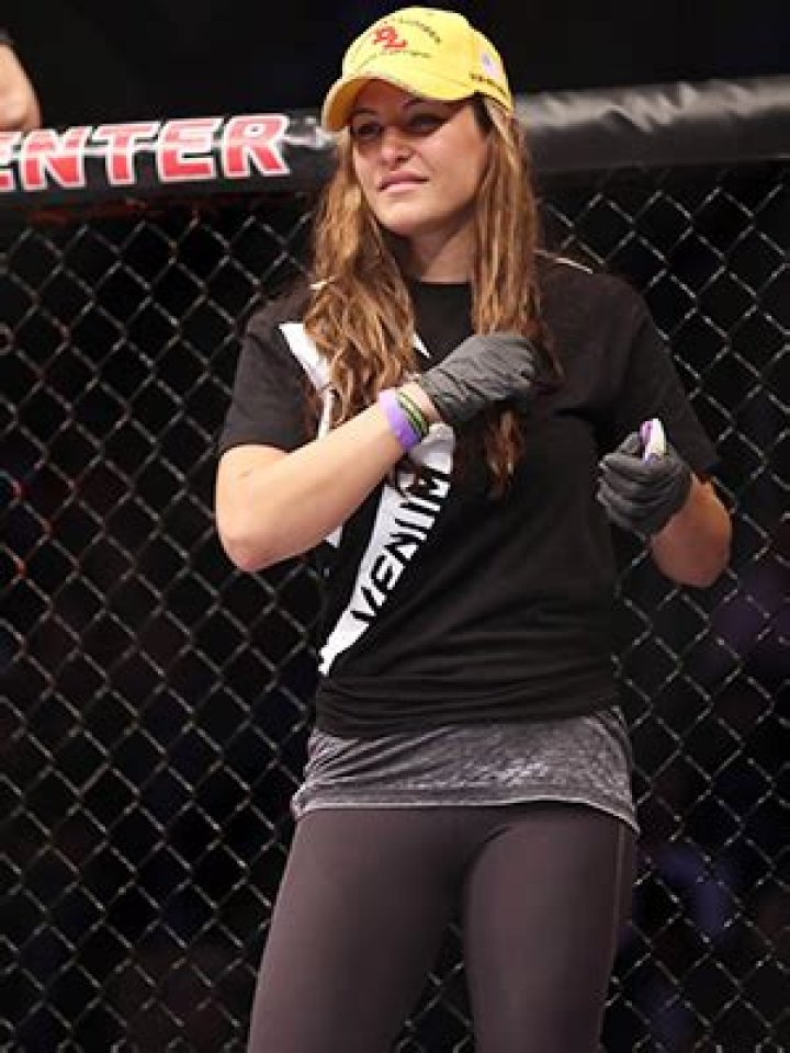 See Photos Of The UFC Fighter – Hollywood Life