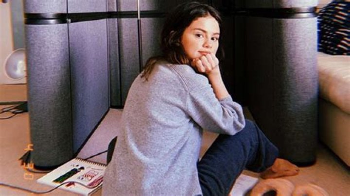Selena Gomez Admits That Every One Of Her Exes Thinks She’s ‘Crazy’: ‘Guys Are A Lot Of Work’