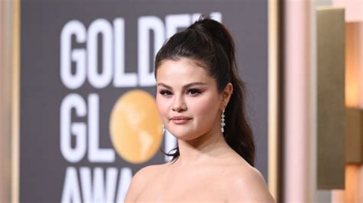 Selena Gomez Battling Lupus — Everything You Need To Learn About It – Hollywood Life