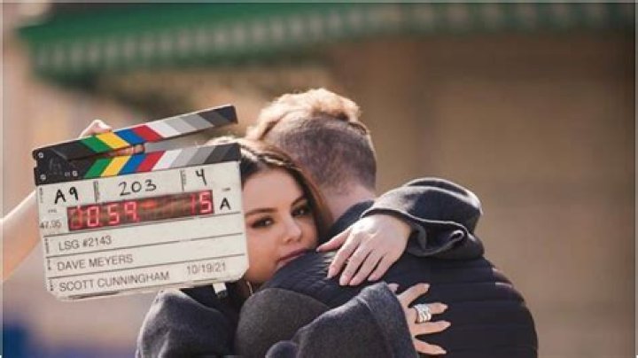 Selena Gomez & Chris Martin Star In ‘Let Somebody Go’ Music Video – Hollywood Life