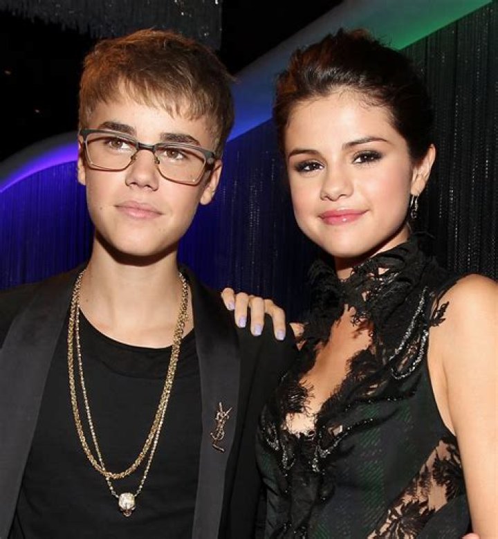 Selena Gomez & Justin Bieber’s Sexy Makeouts At Alfredo Flores’ Party
