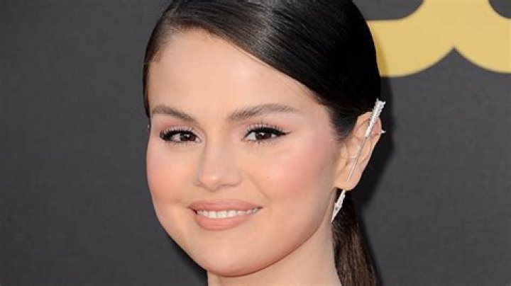 Selena Gomez Preps for an Early Flight With This Refreshing Cleanser