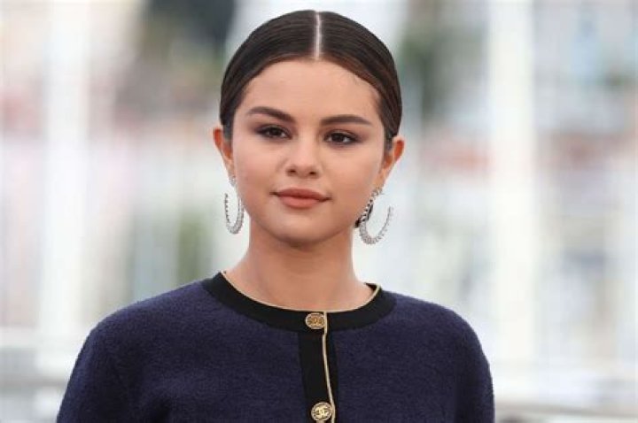 Selena Gomez Reveals She’s Working On New Music While In Quarantine With ‘Makeshift Studio’