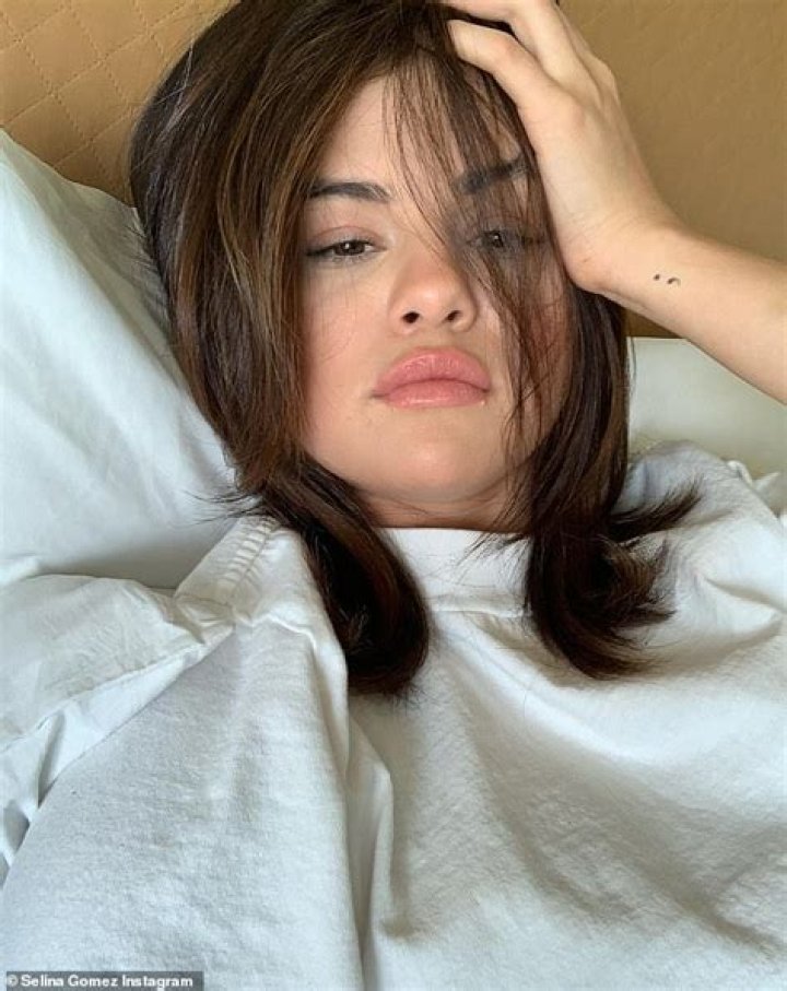 Selena Gomez Rocks Red Bra In New Bedroom Photos – Hollywood Life