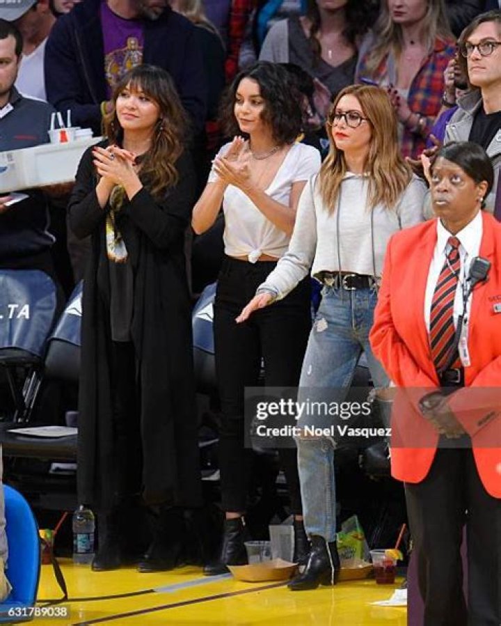 Selena Gomez’s Celebrity Fan Squad: Vanessa Hudgens, Ashley Tisdale & More — See Pics