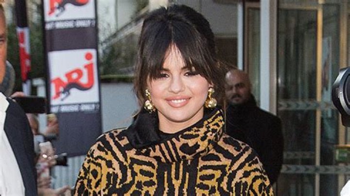 Selena Gomez Smiles Wide As She Vacations With Whole Family, Including Kid Sis Gracie, 6 — See Pic