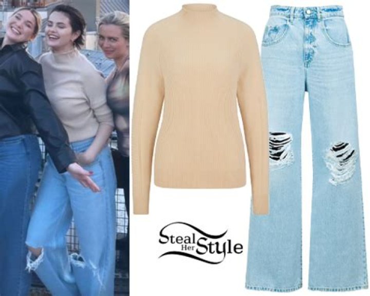 Selena Gomez Sports Ripped Jeans With Friends After Visiting Old Texas Middle School — Pics