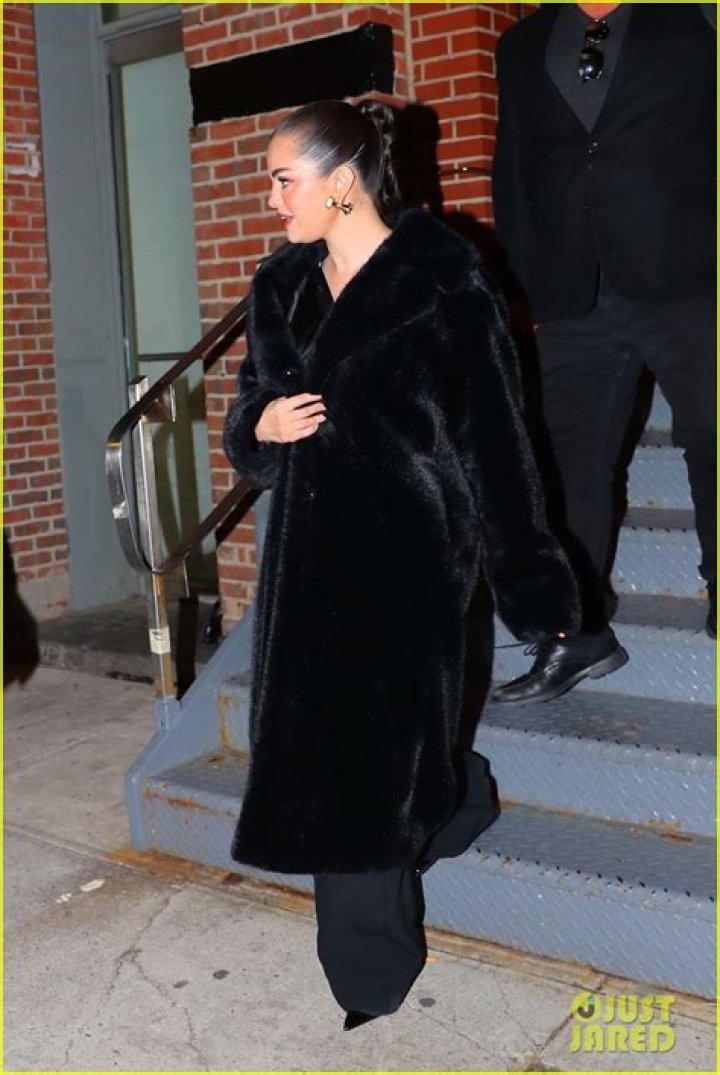 Selena Gomez Stuns in Black Bodysuit for Gorgeous Mirror Selfie