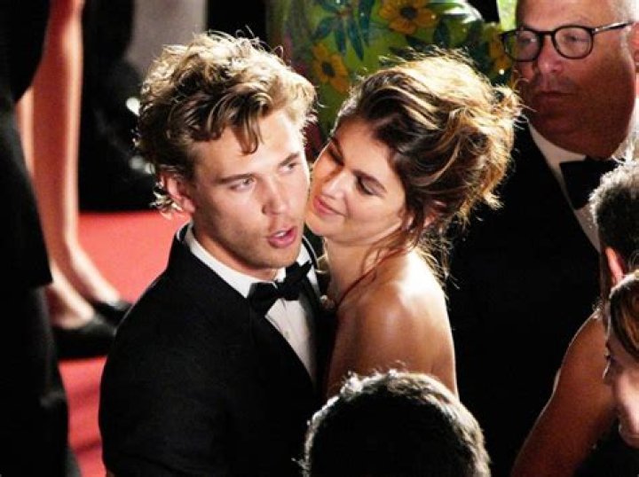 Sexiest Pictures Of The Couple – Hollywood Life