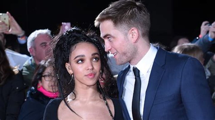 She Sings About Robert Pattinson Split – Hollywood Life