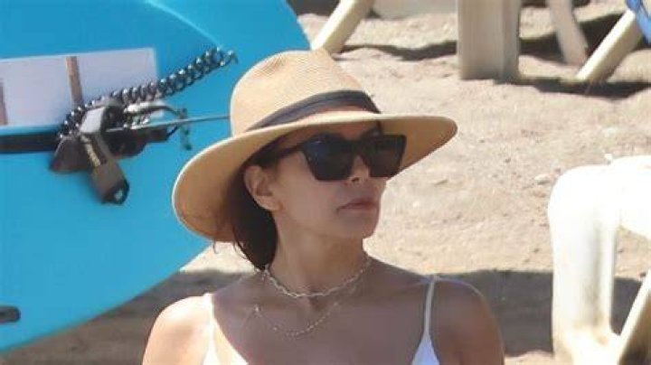 She Wears Bikini To Clap Back – Hollywood Life