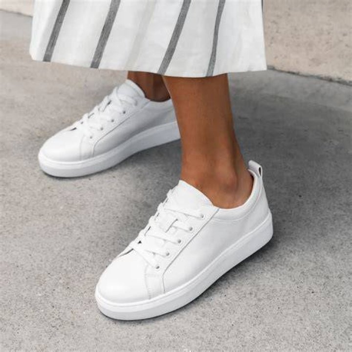 Shop The Best White Sneakers For Women Like Kendall Jenner’s – Hollywood Life