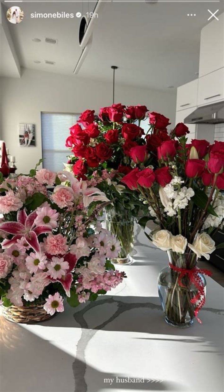 Simone Biles Gets Bouquets of Flowers From Husband Jonathan Owens – Hollywood Life