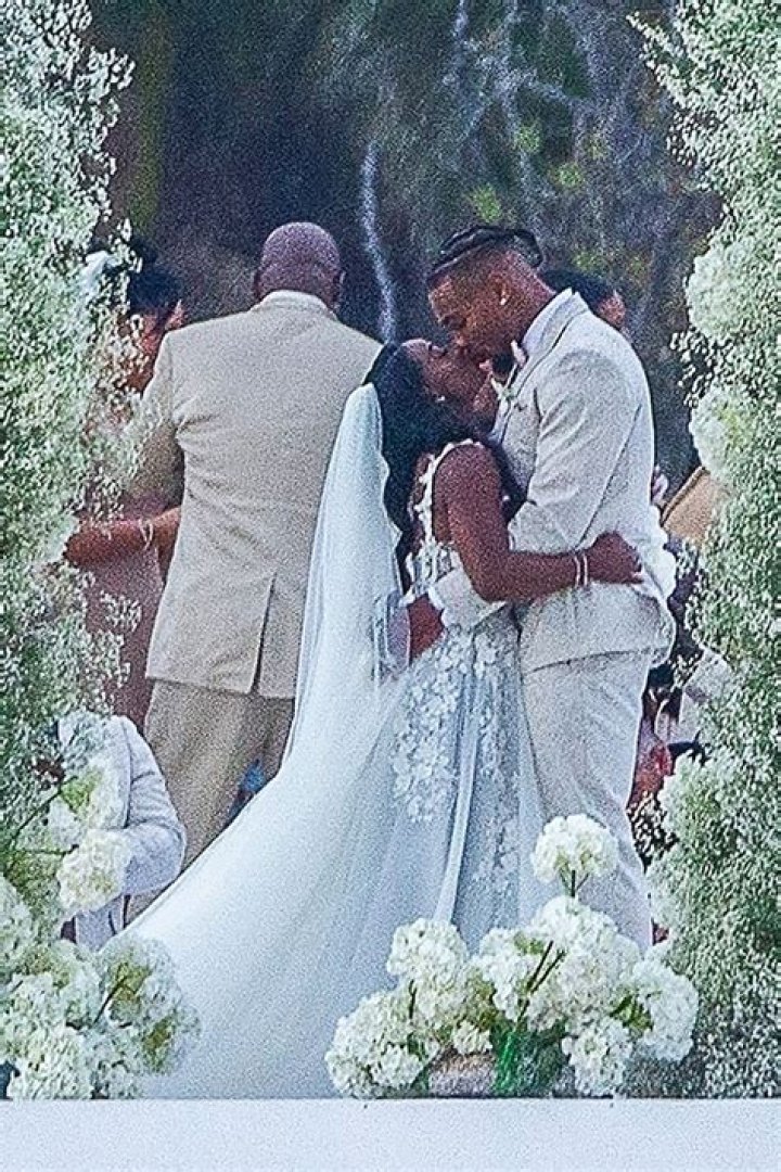 Simone Biles & Jonathan Owens’ 2nd Wedding In Cabo: Photos – Hollywood Life