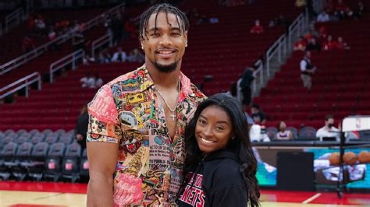 Simone Biles Wraps Her Arms Around BF Jonathan Owens As They Reunite At His NFL Practice — Photo