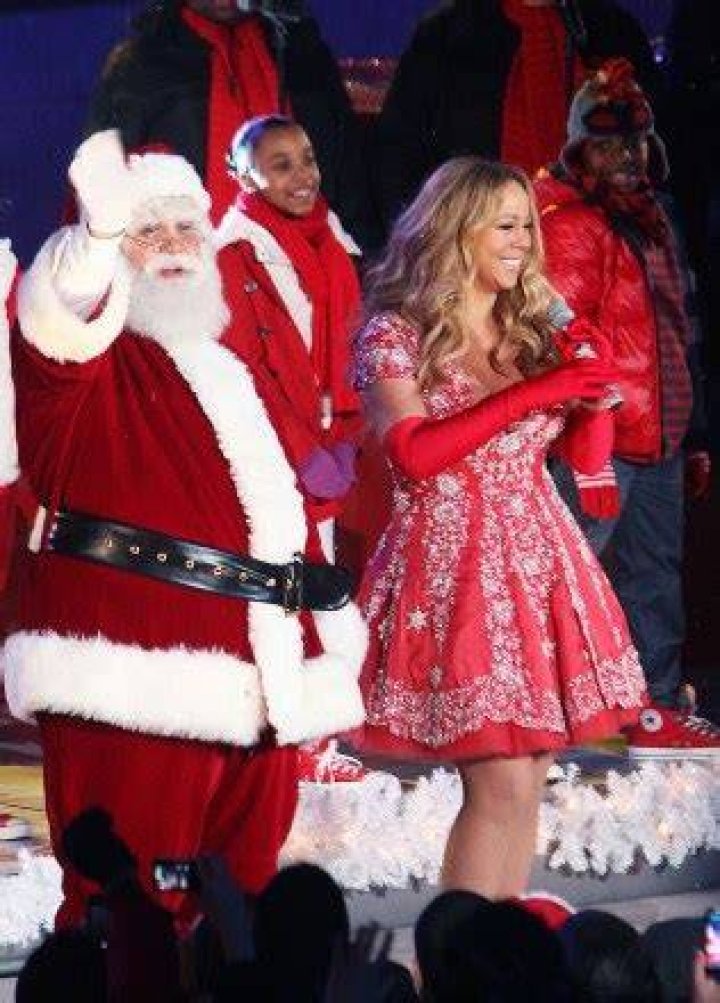 Smashes Halloween & Gets Christmas Ready – Hollywood Life