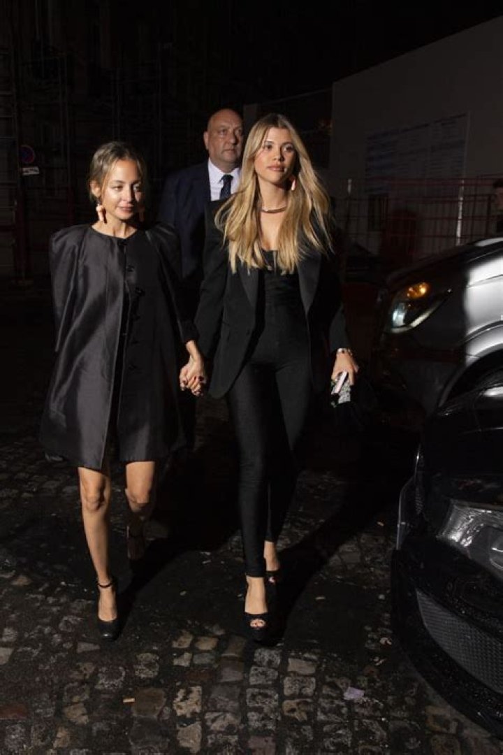 Sofia Richie & Sister Nicole In Matching Black Outfits On Bachelorette – Hollywood Life