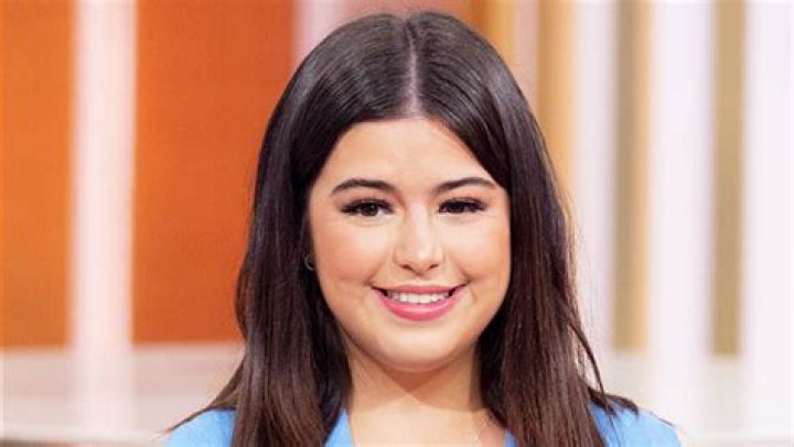Sophia Grace Shows Growing Baby Bump During Hangout With Cousin Rosie – Hollywood Life
