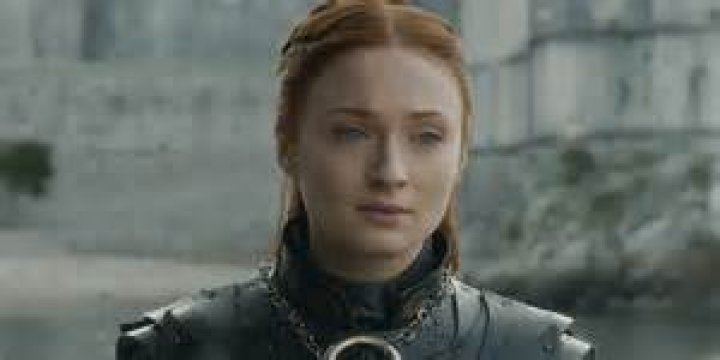 Sophie Turner Brings Sansa Stark Throne Home From ‘Game Of Thrones’ – Hollywood Life