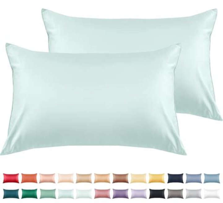 Sophie Turner Called These Pillowcases the ‘Greatest Invention of All’