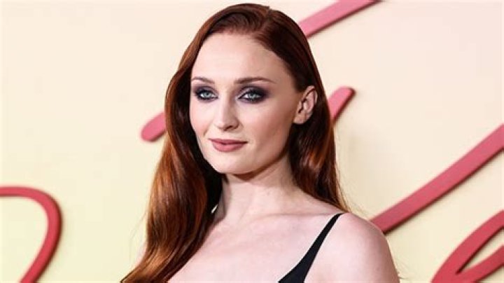 Sophie Turner Spotted Kissing Peregrine Pearson Amid Joe Jonas Divorce – Hollywood Life