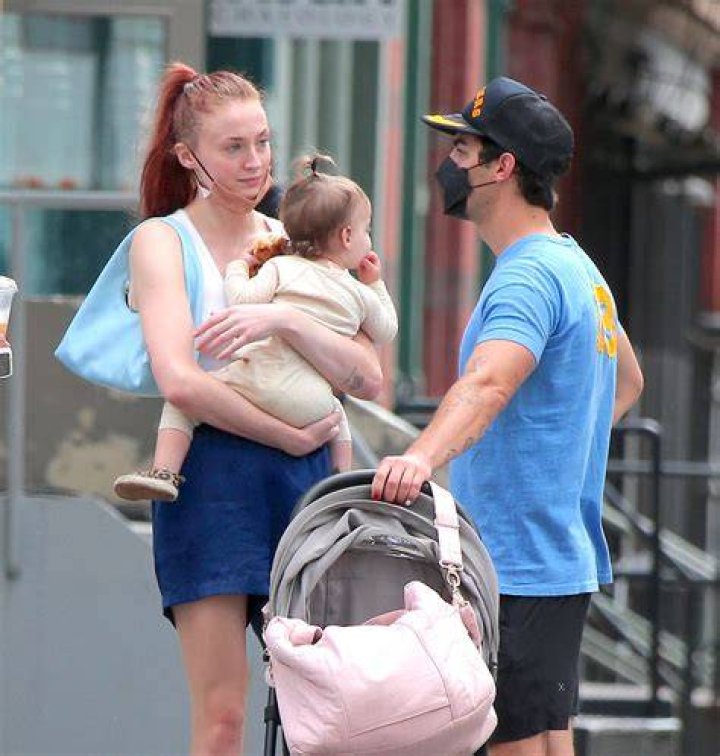 Sophie Turner Stuns While Going Makeup-Free For Lunch Date With Joe Jonas