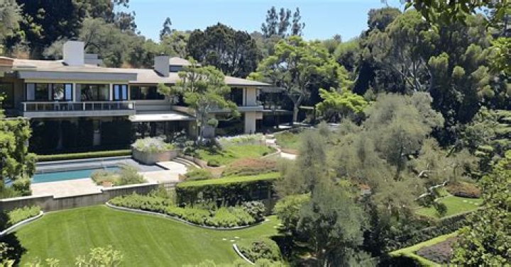 Star Lists $30 Mil Pacific Palisades Mansion – Hollywood Life