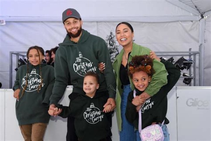 Steph Curry & His Wife Ayesha Dance In New Video By Daughter Riley – Hollywood Life