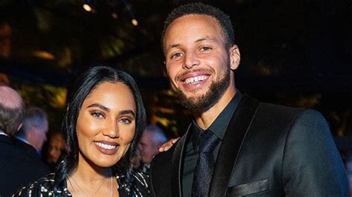 Stephen & Ayesha Curry Share Sweet Kiss After NBA Finals Win: Video – Hollywood Life