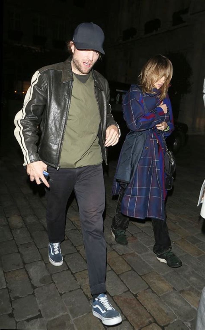 Suki Waterhouse Talks Robert Pattinson Relationship In Interview – Hollywood Life