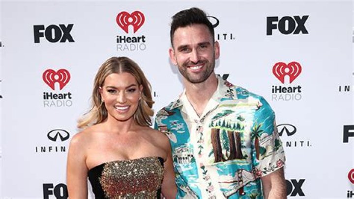 ‘Summer House’ Stars Lindsay Hubbard & Carl Radke Split – Hollywood Life