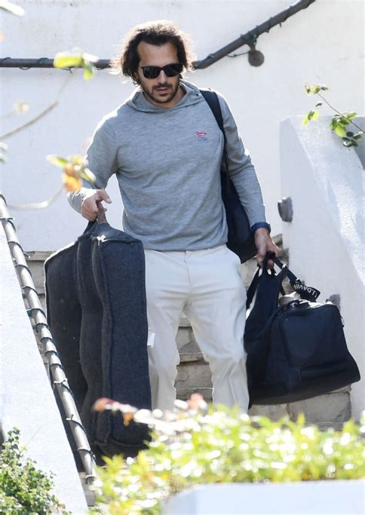 Sydney Sweeney’s Fiancé Jonathan Davino Leaves Home With Bags: Photos – Hollywood Life