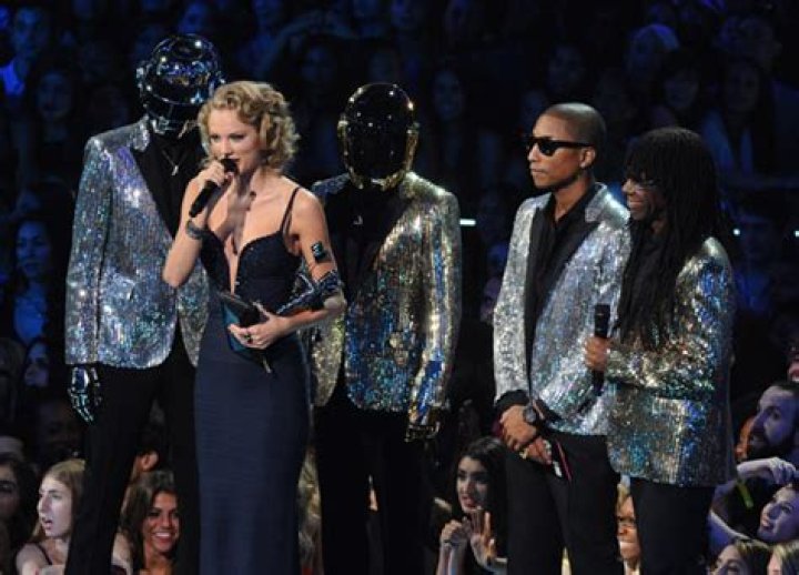 Taylor Swift Disses Harry Styles — Ex-Girlfriend Slams Him At The VMAs – Hollywood Life