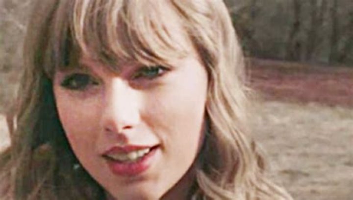 Taylor Swift’s Hair In Delicate Vertical Video — Undone Waves How To – Hollywood Life