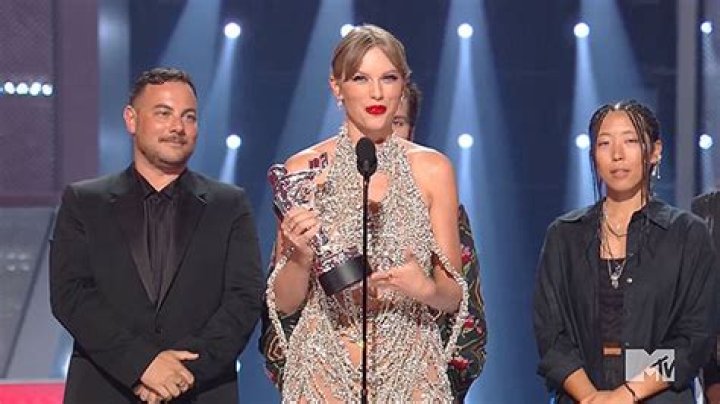 Taylor Swift Slays After ‘Midnights’ Album Announcement At The VMAs – Hollywood Life